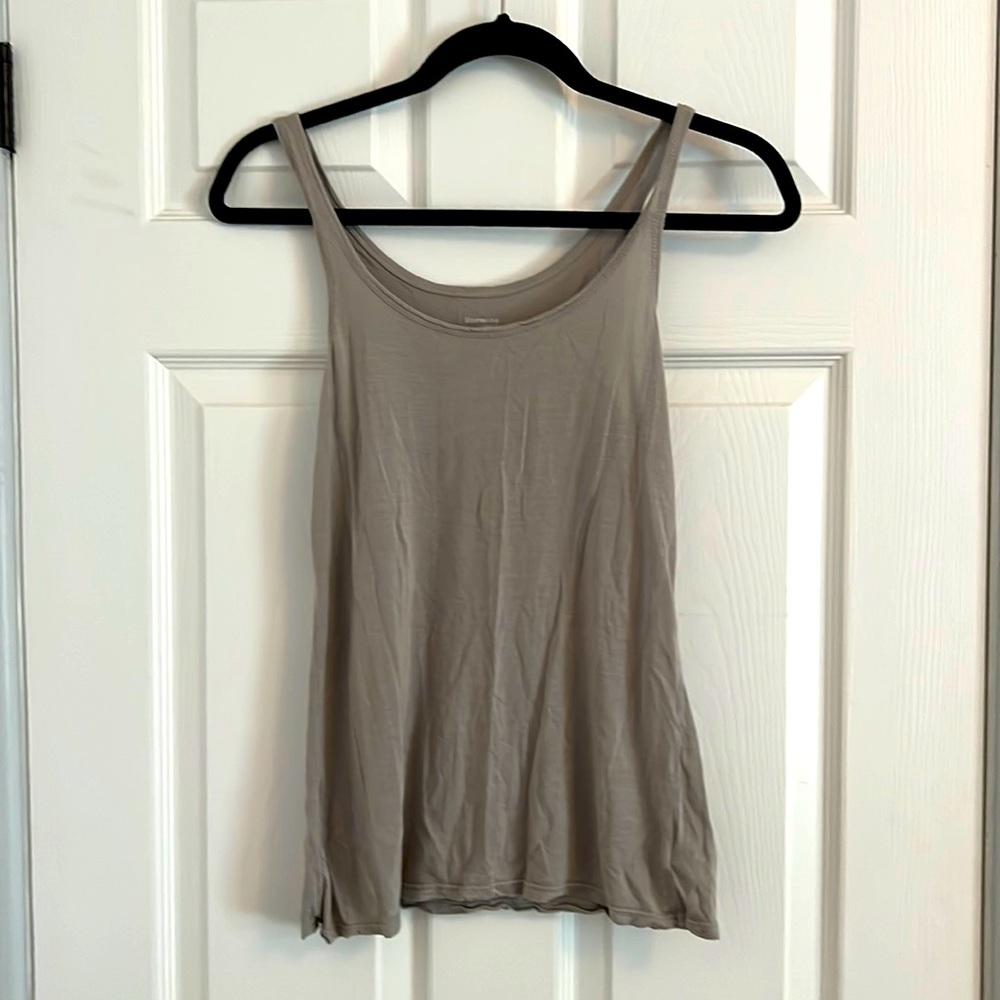 Light grey tank